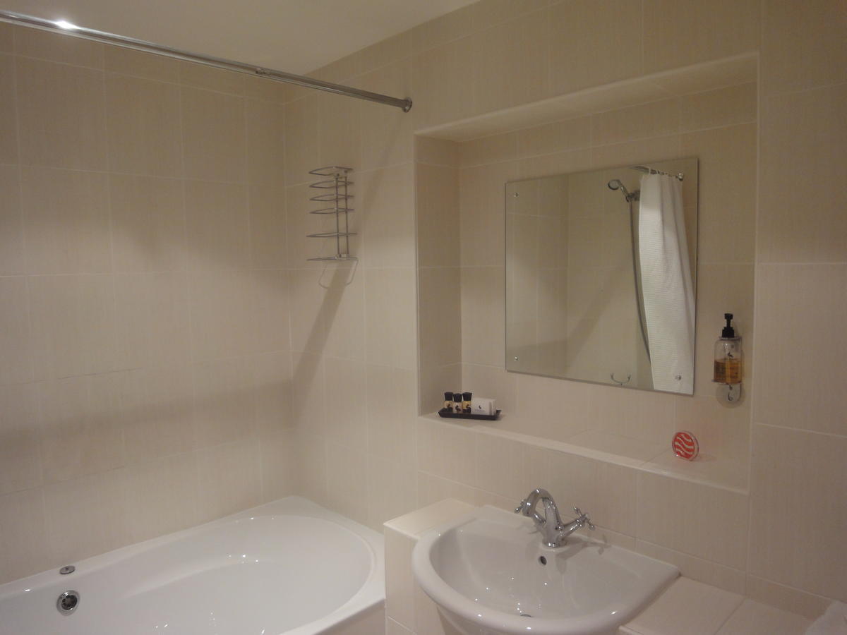 The Treebridge Hotel Nunthorpe Habitación foto